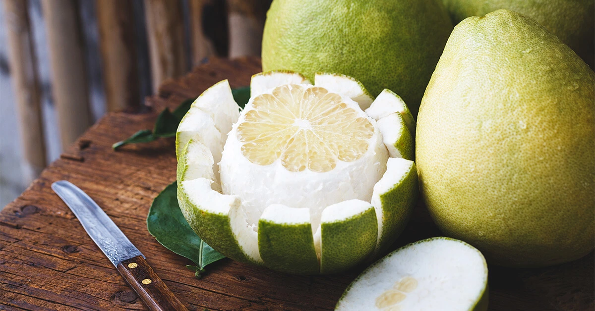 Pomelo: What it is, its Health Benefits, and how to eat it!